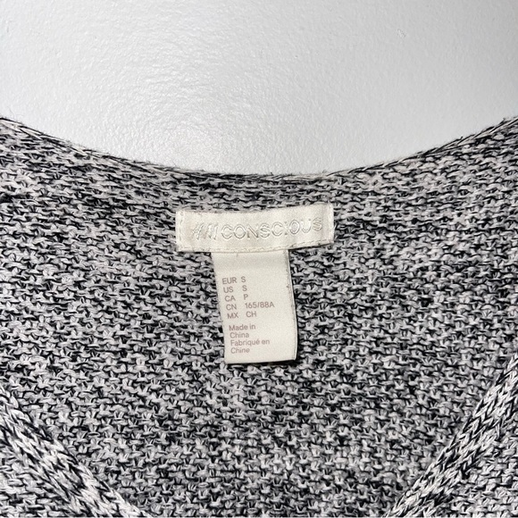 H&M Knit Sweater Women's Size Small Grey White Marled Conscious  Cotton V-Neck - Picture 7 of 8